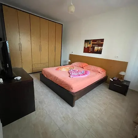Lovely Spacious House With Big Garden Hébergement de vacances Elbasan
