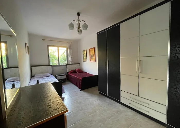 Vakantiehuis Lovely Spacious House With Big Garden