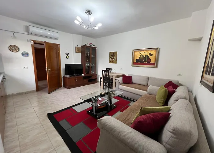 Lovely Spacious House With Big Garden 度假居 *